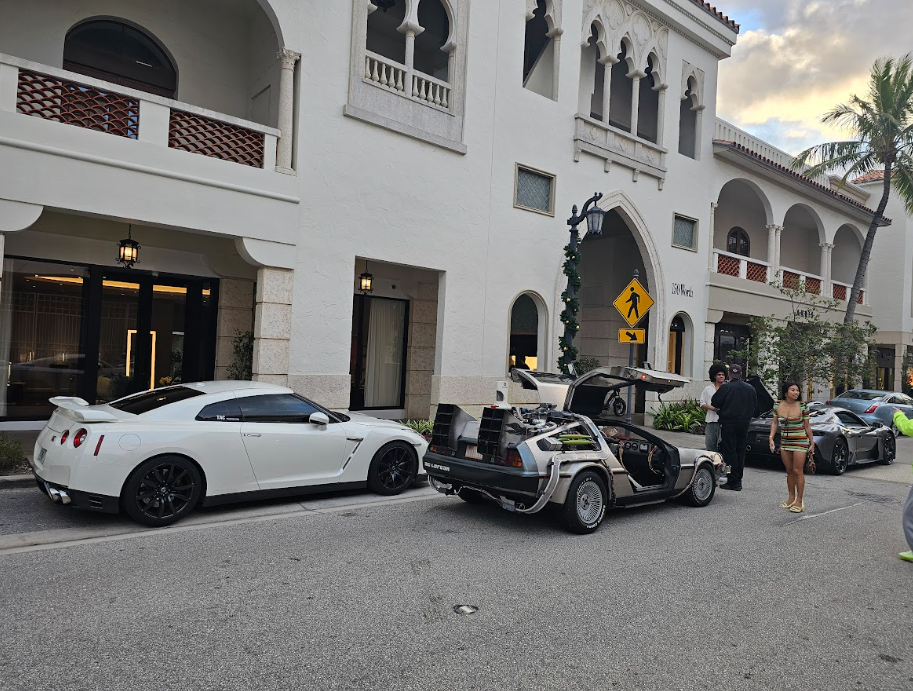 A group of cars parked in front of a building.